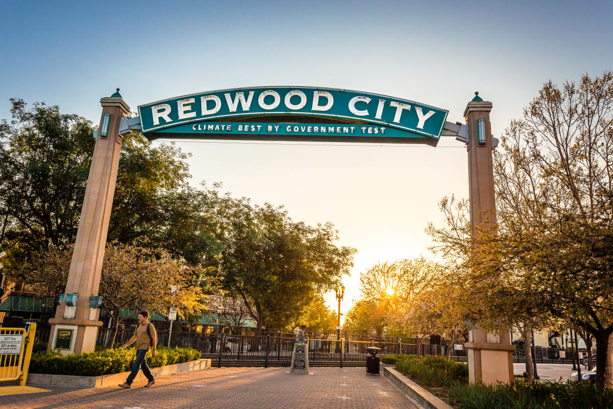 Redwood City welcome sign downtown